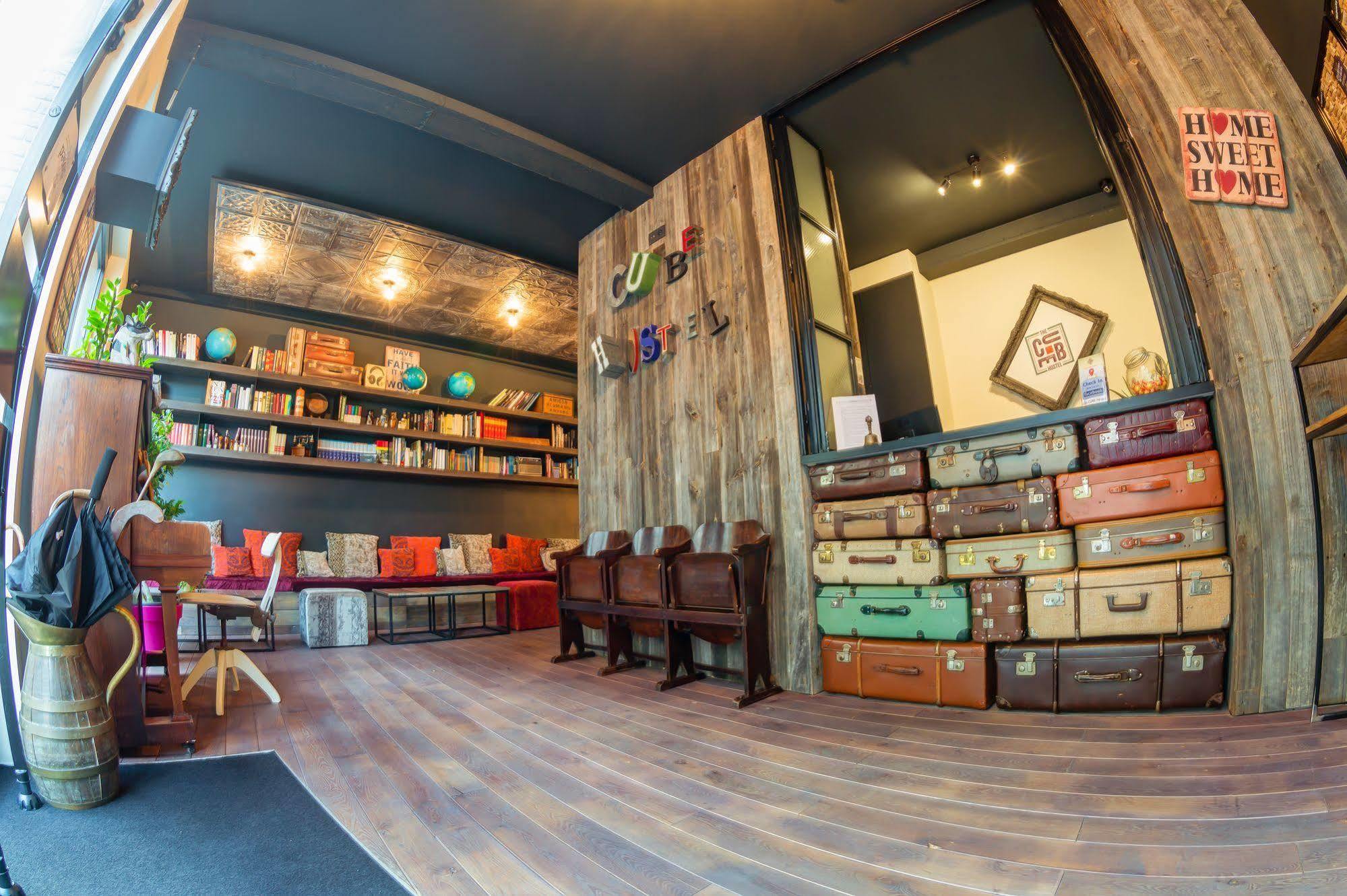 Cube Hostel ルーベン エクステリア 写真
